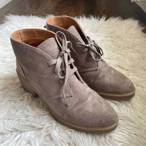 Woman’s Universal Threads Booties | 8